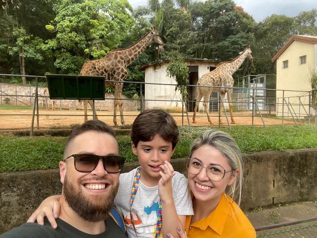 Fam Lia De Pedro Agradece Deputado Botelho Pela Ajuda Aos Autistas