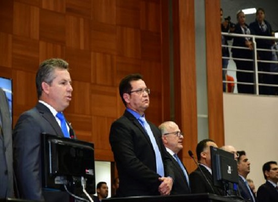 Autoridades prestigiam cerimônia de posse de Mauro Mendes realizada na ALMT