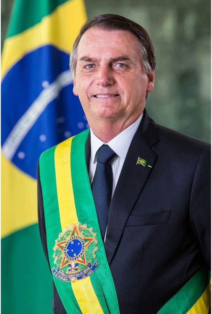 Bolsonaro divulga foto oficial em formato padrão
