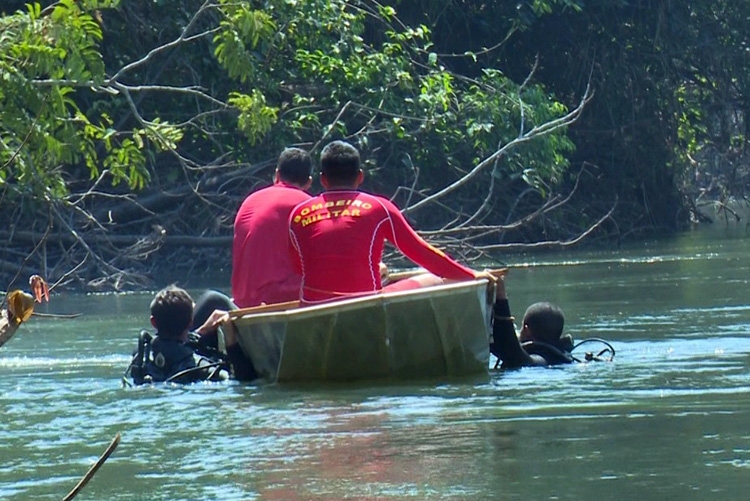 Menino desaparece após barco de madeira virar no rio Paraguai em MT