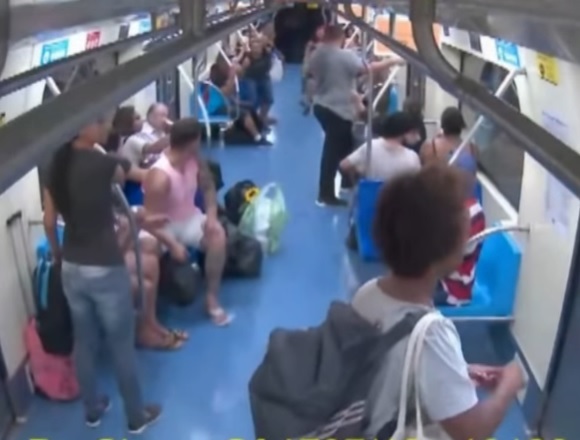 Imagens mostram momento em que menino escapa da mãe no Metrô