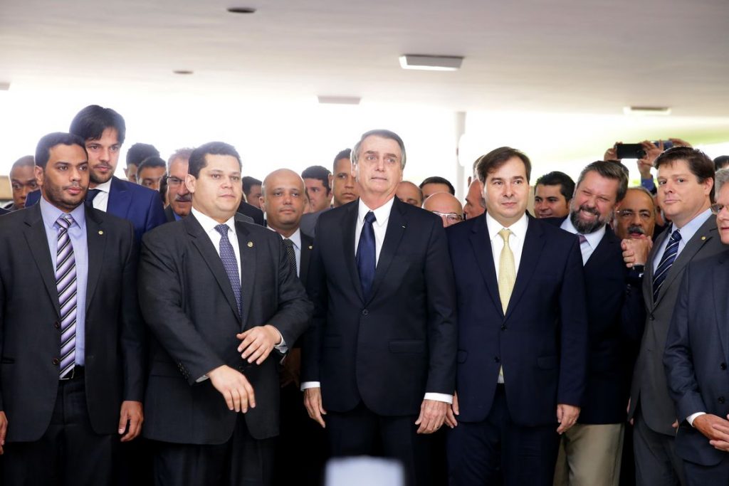 Bolsonaro entrega a deputados proposta da reforma da Previdência