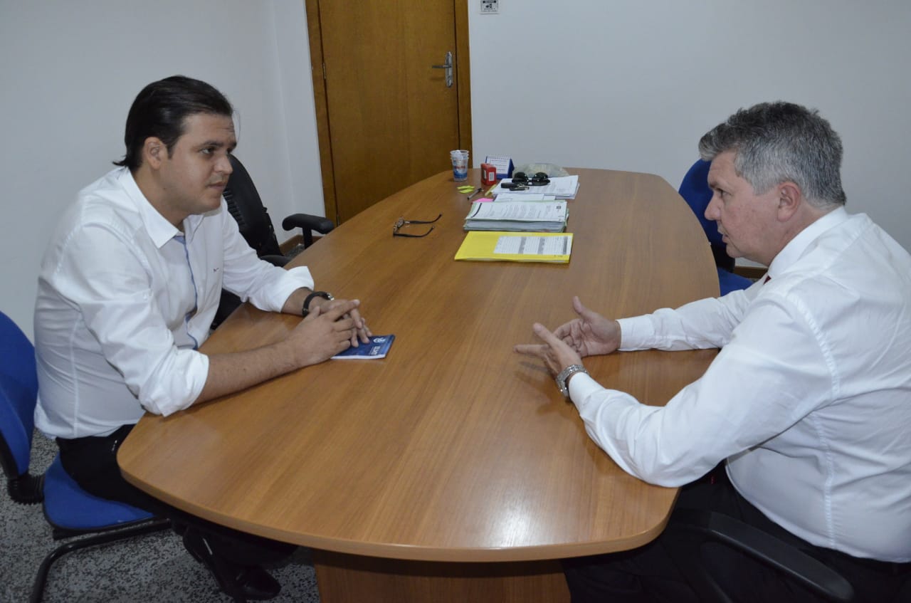 Thiago Silva negocia com Estado batalhão da PM na Vila Operária