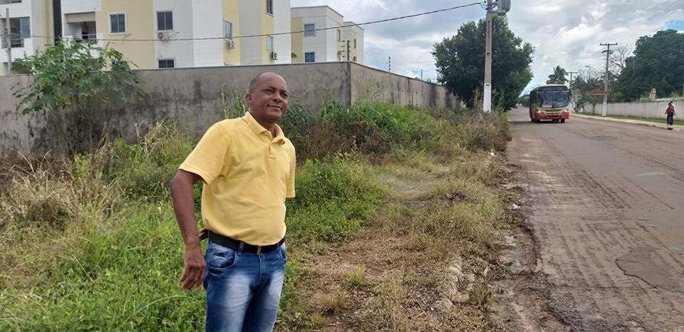 Batista da Coder visita local onde creche será construída na Vila Canaã