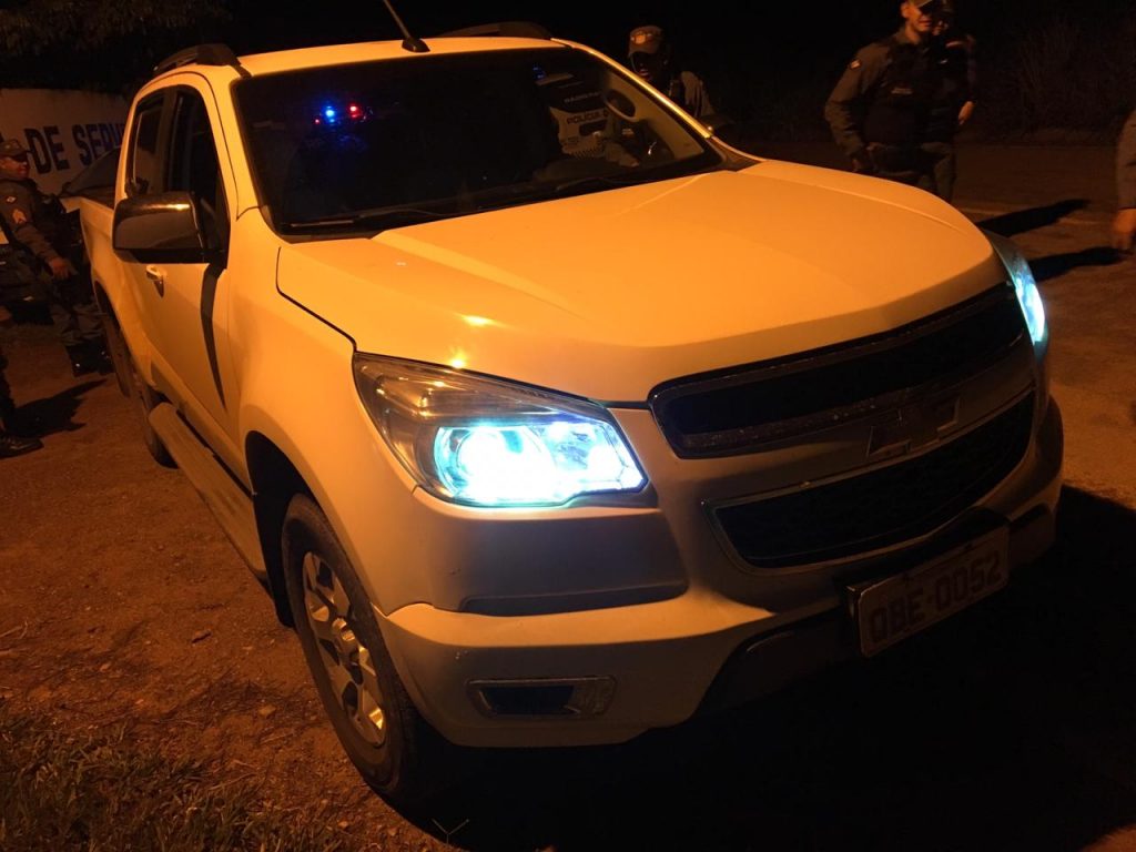 Bandidos são presos após roubarem caminhonete e sequestrarem jovem em Rondonópolis