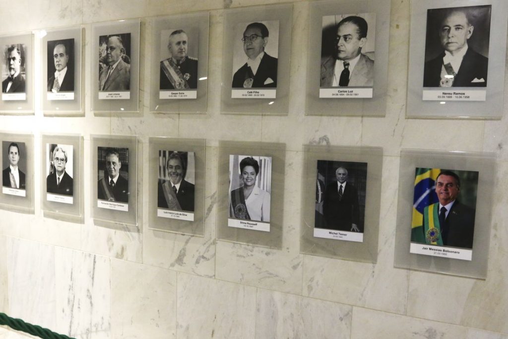 Planalto inclui foto de Bolsonaro na Galeria dos Presidentes