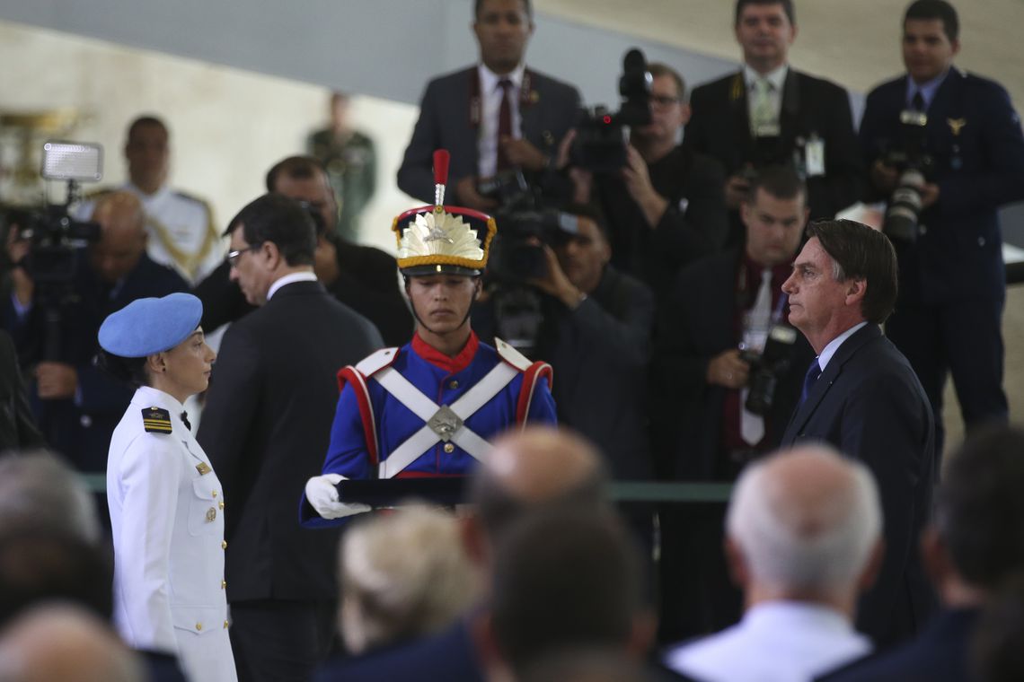 Bolsonaro homenageia militar premiada pela ONU por defesa de gêneroU por defesa de gênero