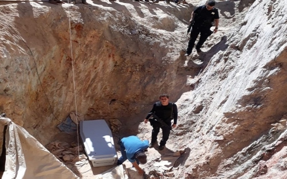 Mulher cai em buraco de garimpo ilegal ao levar comida para o marido e morre em MT
