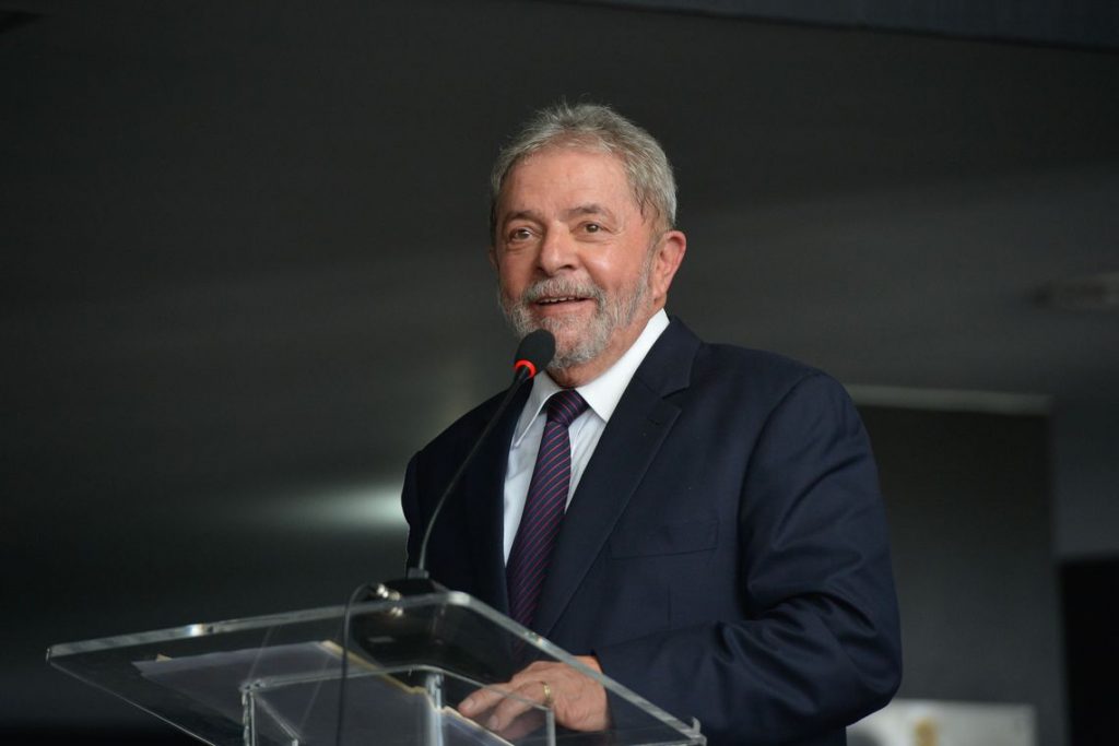 Juiz dá oito dias para defesa de Lula se manifestar em ação do sítio