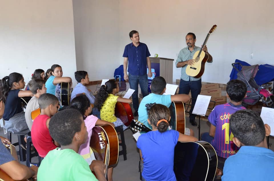 Thiago Silva lança de projeto social nos bairros Alfredo de Castro e Mathias Neves
