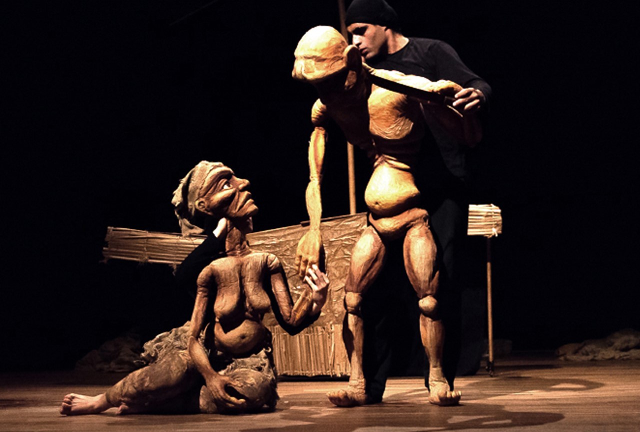 Cia de Teatro Caravan Maschera apresenta versão de Vidas Secas com bonecos