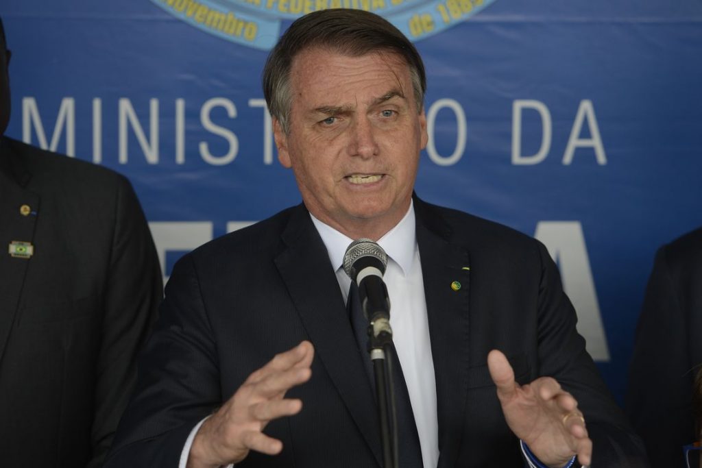 Bolsonaro sanciona mudanças que fortalecem a Lei Maria da Penha