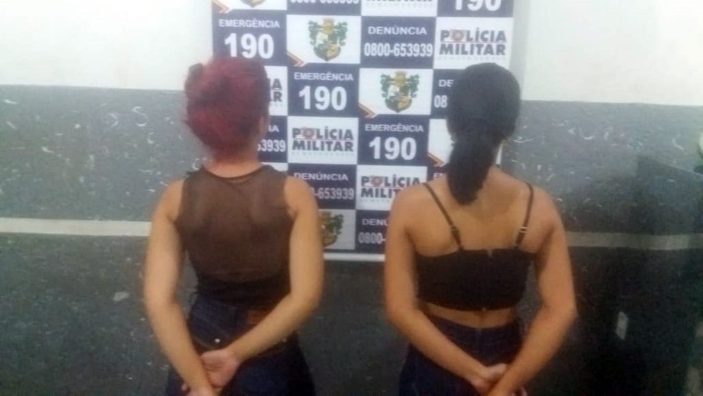 Irmãs de 19 e 16 anos são detidas suspeitas de comprarem roupas com notas falsas em MT