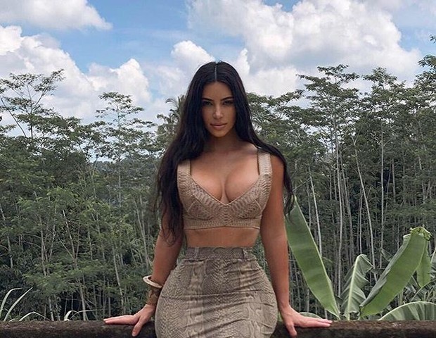 Kim Kardashian ganha quase R$ 2 milhões por post
