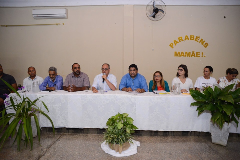 Prefeito e secretários participam de reunião na Gleba Cascata e atendem demandas da região