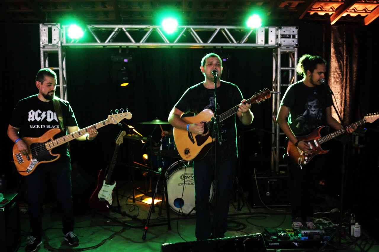Sábado é dia de rock: Red River, banda rondonopolitana, apresenta-se no “Quintal do Rock”