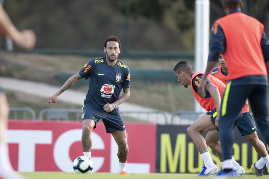 Tite apura padrão de jogo em treino tático; Neymar sente desconforto