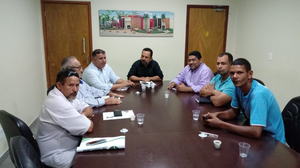 Presidente do bairro Alfredo de Castro participa de reunião na Câmara