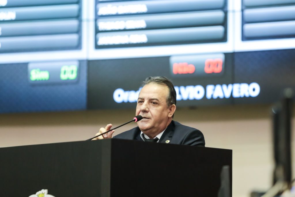 Deputado Silvio Fávero retorna à AL após cirurgia