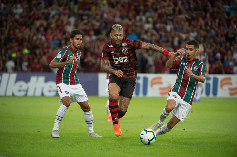Em clássico equilibrado, Fluminense e Flamengo empatam sem gols