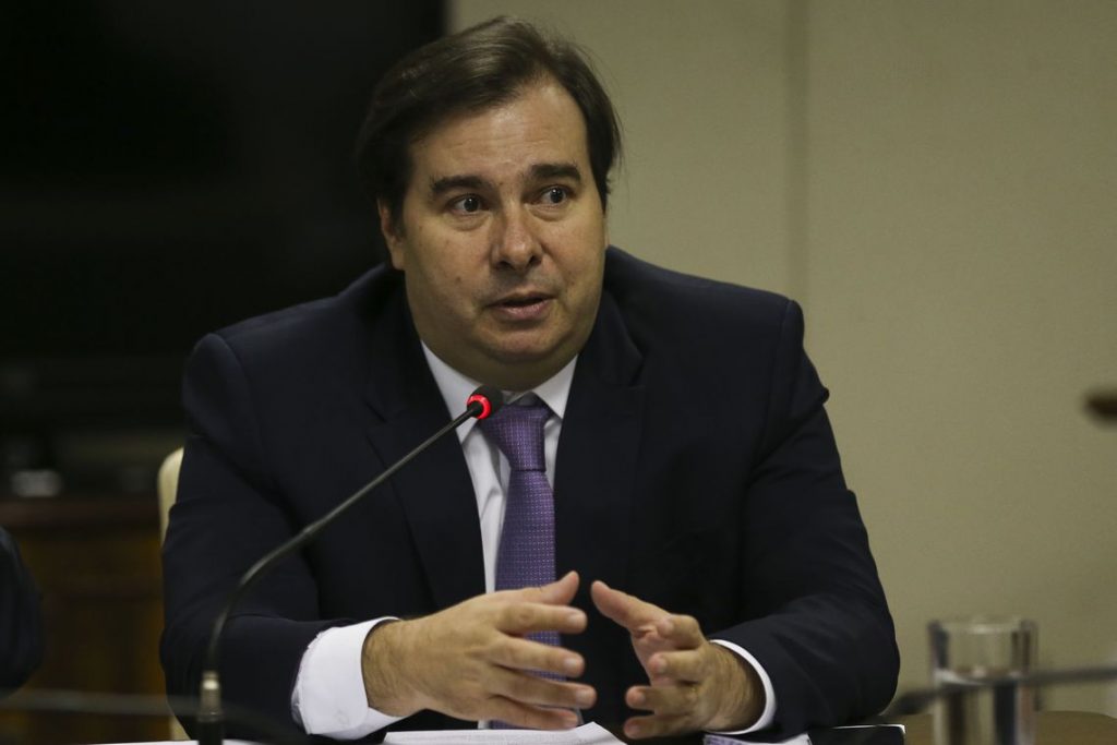 Rodrigo Maia diz que vai blindar a Câmara de crises