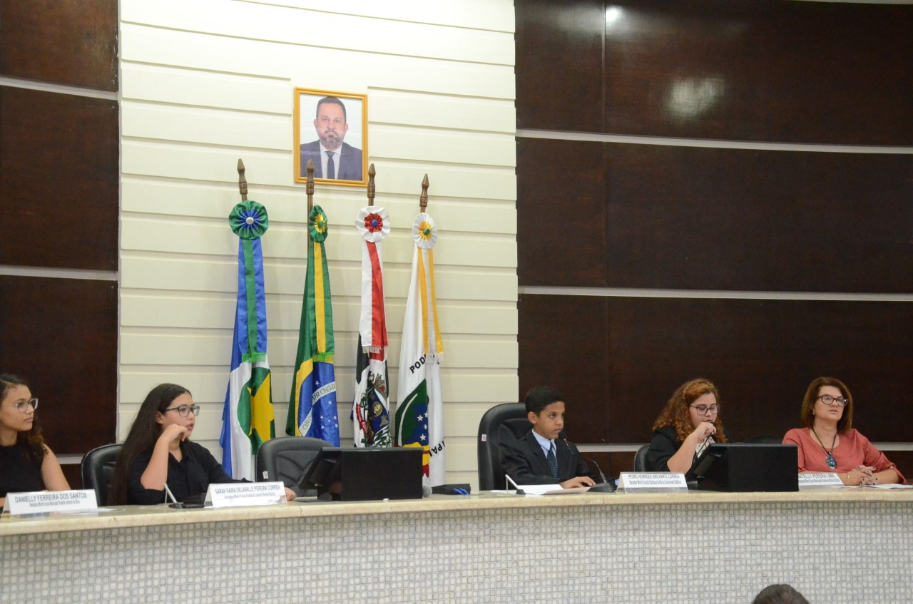Vereadores mirins participam de Sessão Ordinária na Câmara de Rondonópolis