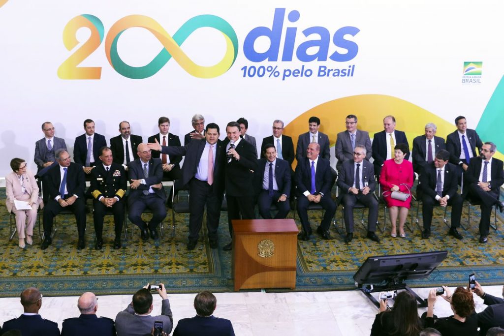 Bolsonaro reitera que pretende indicar Eduardo para embaixada nos EUA