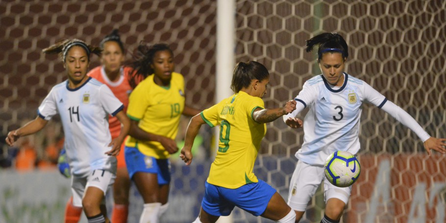 Seleção Feminina goleia a Argentina na estreia da técnica Pia Sundhage