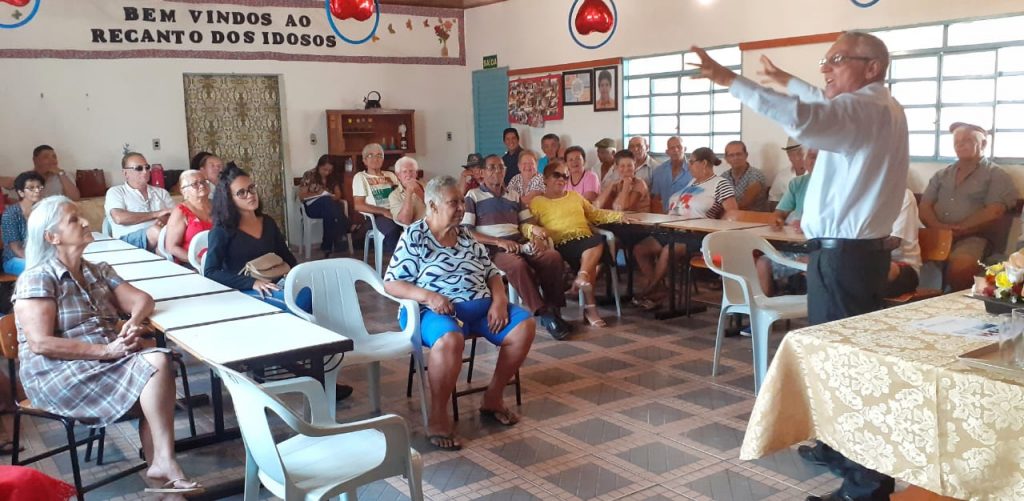 Idosos participam do primeiro encontro do projeto “Um Dedo de Prosa com o Legislativo”