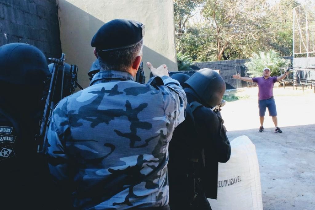 Policiais fazem treinamento em simulado de Gerenciamento de Crise no Bope