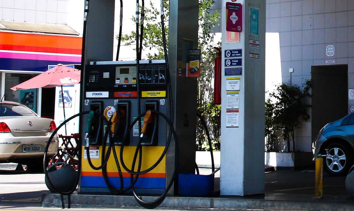 Litro da gasolina é vendido a preço de médio de R$ 7,14 em Rondonópolis