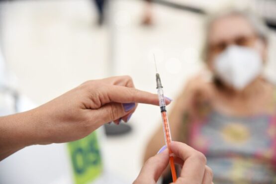 Prefeito destaca que 95% da população adulta de Cuiabá está vacinada com a primeira dose