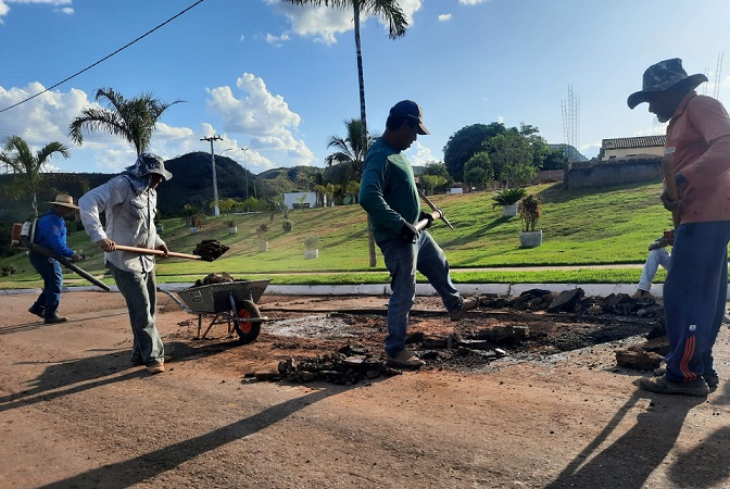 Prefeitura de Tesouro faz operação tapa buracos
