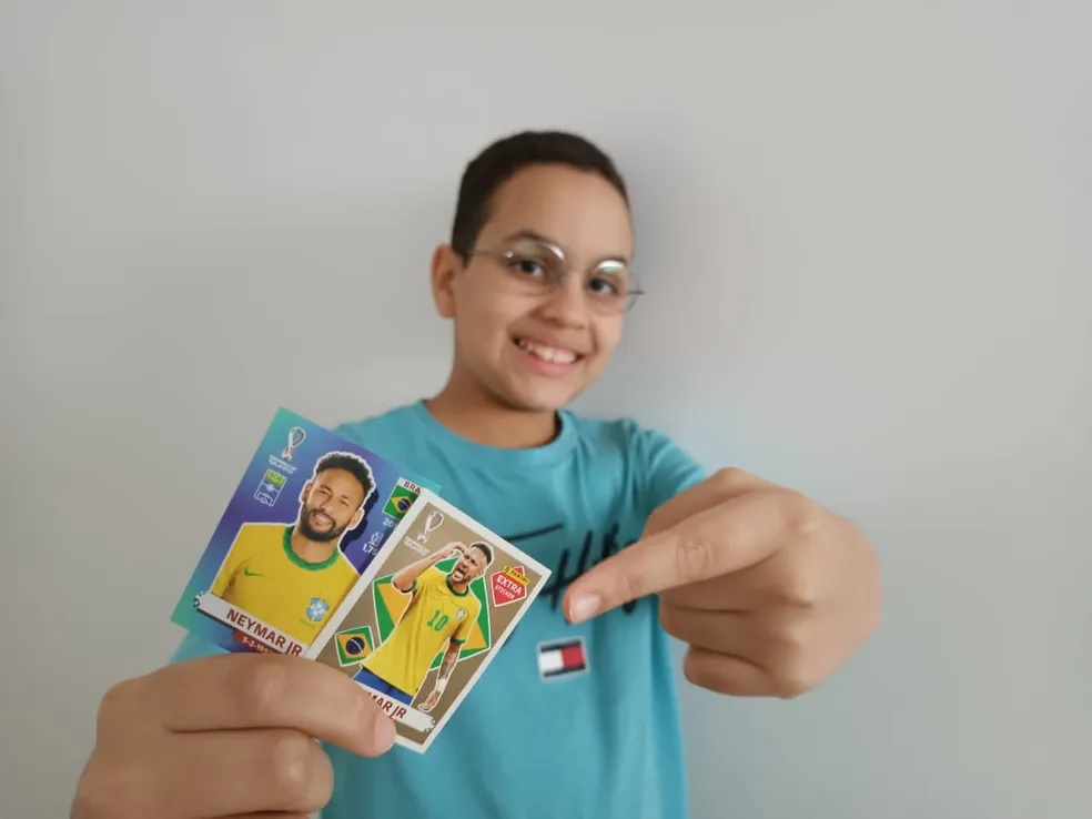 Garoto de 10 anos de BH encontra figurinha rara de Neymar: 'Não vou vender,  ele é meu ídolo', Minas Gerais