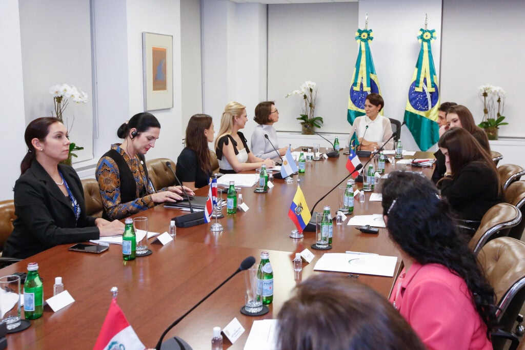 Michelle Bolsonaro Se Reúne Com Primeiras-damas De Países Da América ...