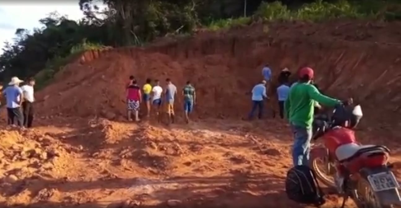Após boato, mais de 200 pessoas cavam área em busca de ouro no MT