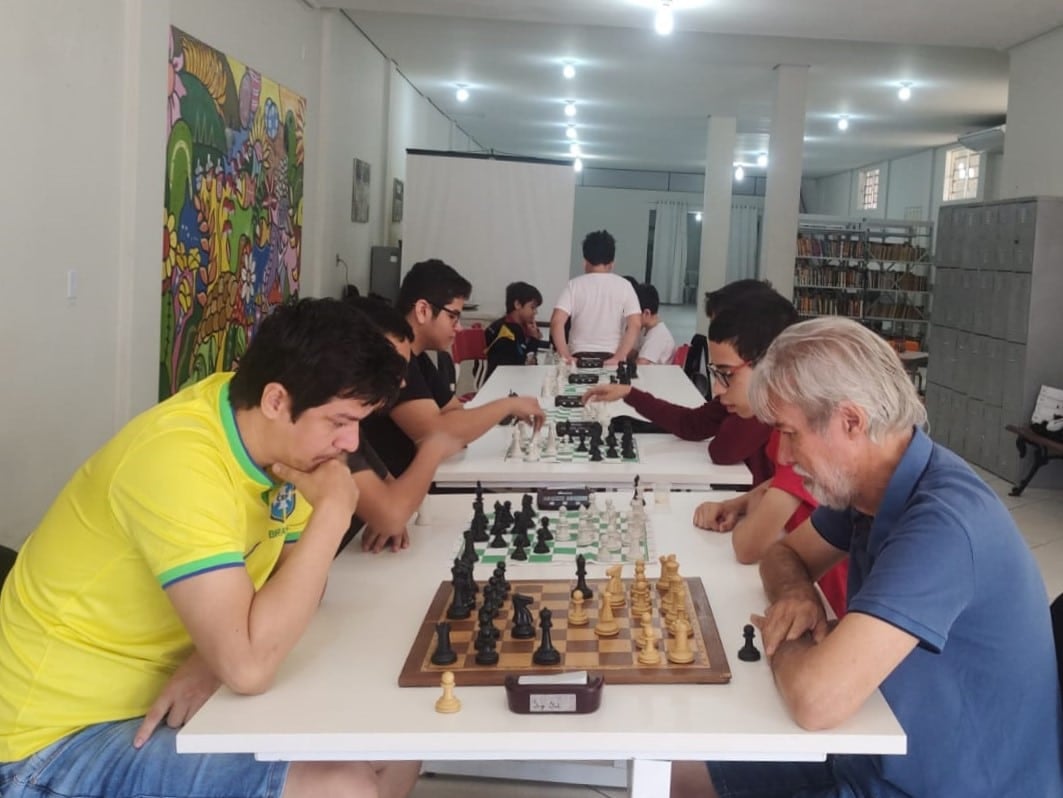 Aula online de xadrez da biblioteca reúne dicas de jogadas - Biblioteca de  São Paulo