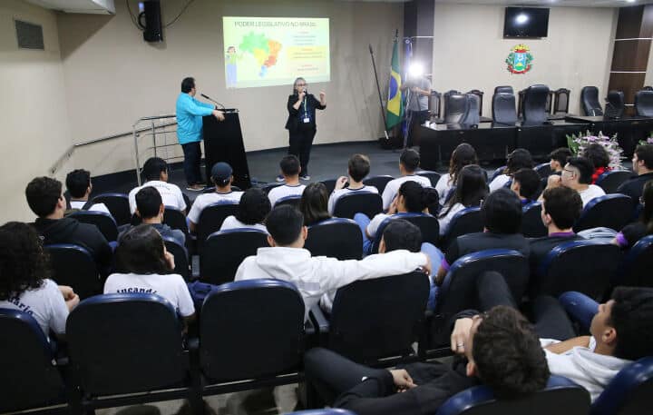 Alunos do Educandário José de Anchieta, de Várzea Grande, visitam a ...
