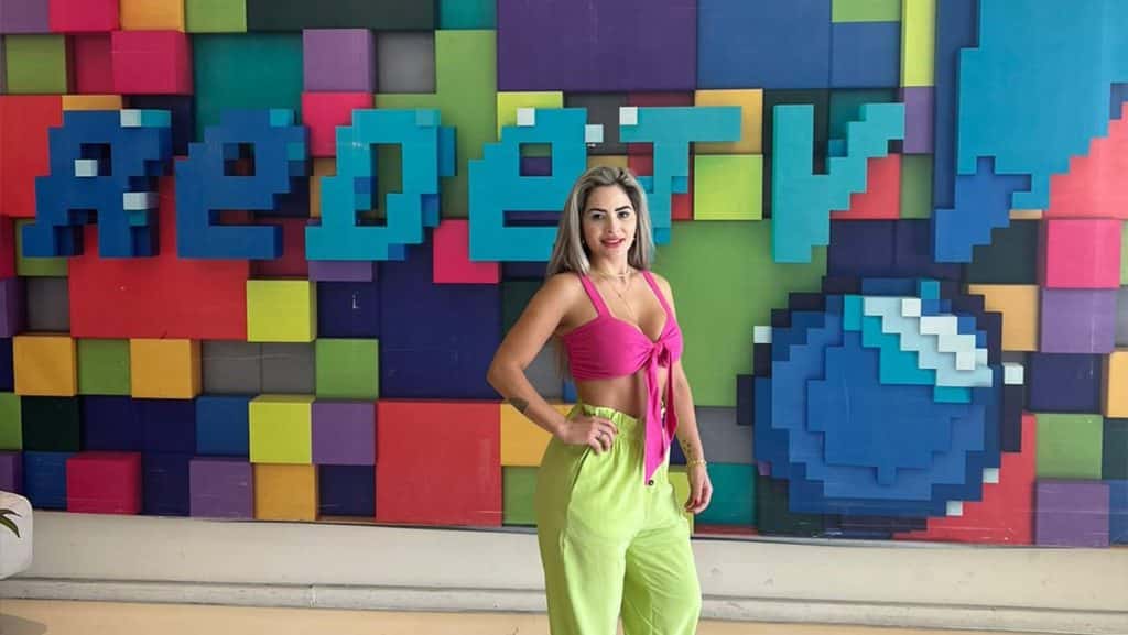 Nova atriz das pegadinhas Simone Oliveira fala sobre estreia na TV e lado cômico sensualidade