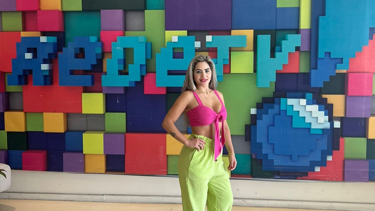 Nova atriz das pegadinhas, Simone Oliveira fala sobre estreia na TV e lado  cômico: 