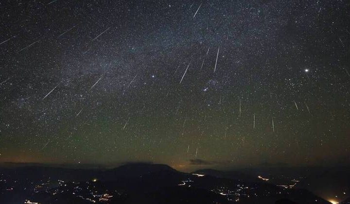 Chuva de meteoros Gemínidas: veja horário de pico e como assistir