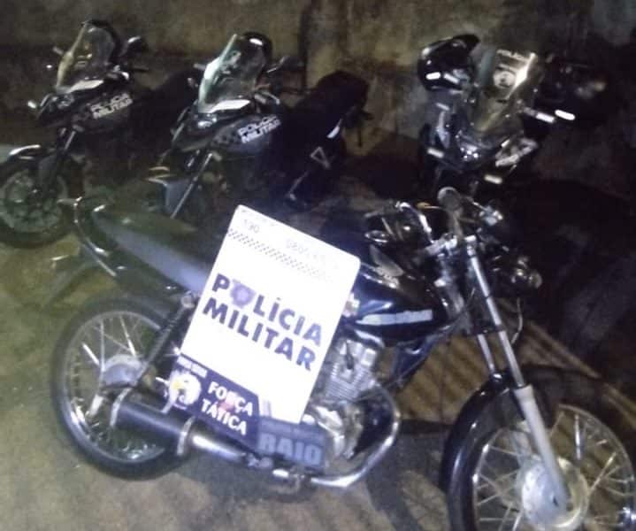 Homem que conduzia motocicleta sem placa tenta fugir da polícia e acaba detido em Rondonópolis