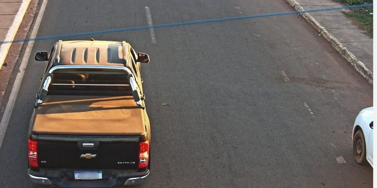 Caminhonete foi roubada em Rondonópolis na tarde de sexta-feira (6) e foi localizada no sábado em Várzea Grande (7)