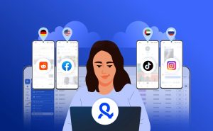 Profissional em trabalho remoto gerenciando múltiplas contas de redes sociais com celulares na nuvem Multilogin em diferentes localidades.