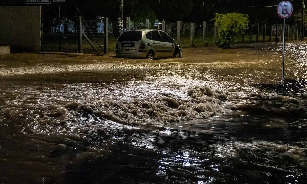Defesa Civil alerta para risco de tempestade em Rondonópolis, MT