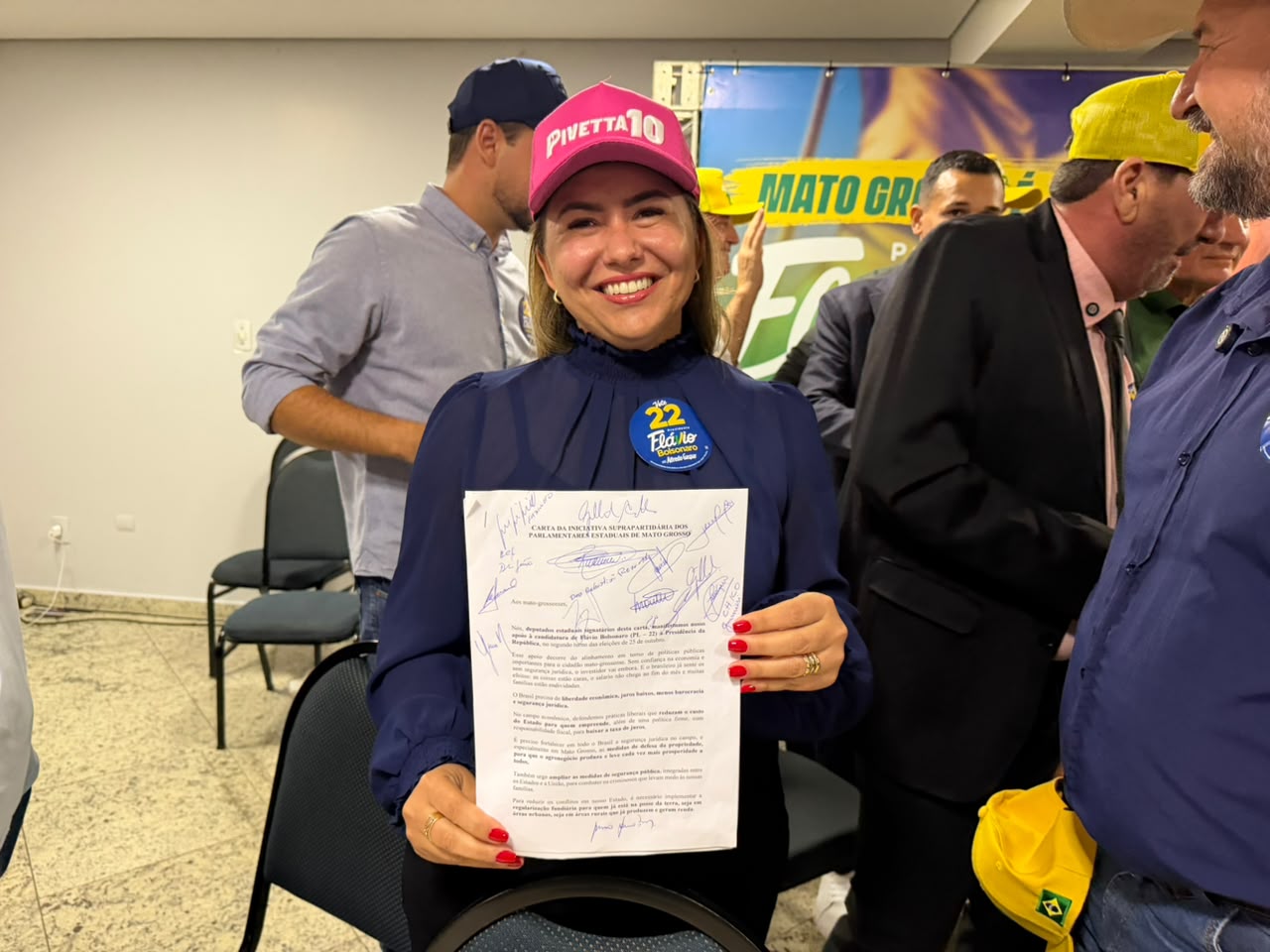 Alessandra declara apoio a Flávio Bolsonaro em Cuiabá, MT