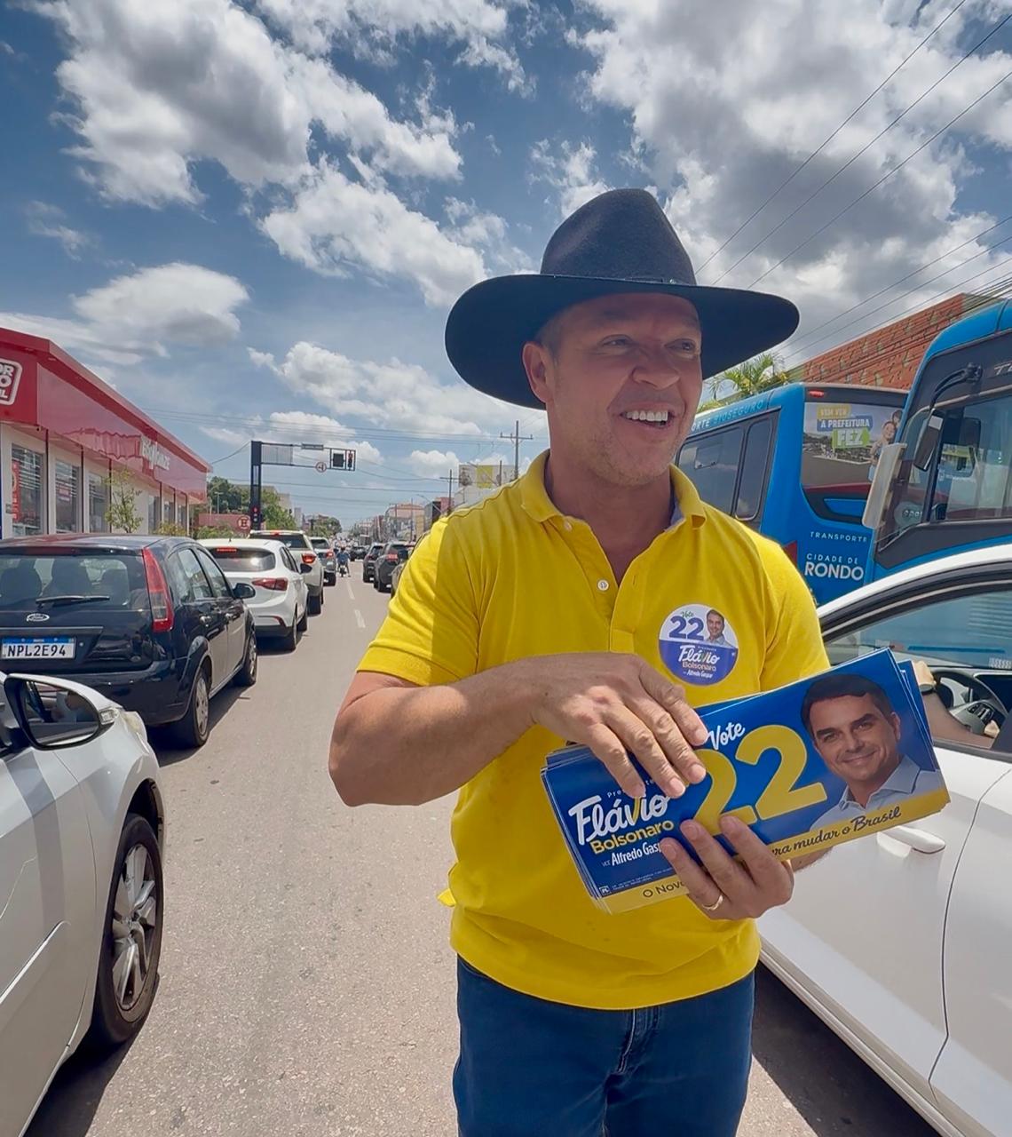 Cláudio Ferreira organiza carreata para Flávio Bolsonaro em Rondonópolis