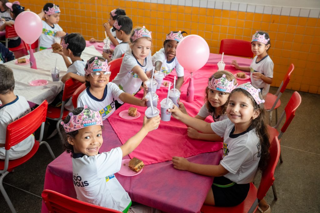 Alunos da rede municipal de Rondonópolis celebram Dia do Milk Shake