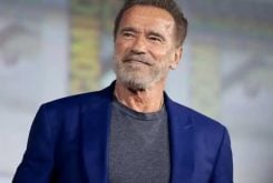 O falso Arnold Schwarzenegger falava estar com dificuldades financeiras - Foto: Reprodução/ Prime Video