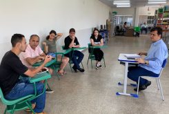 Thiago Silva com membros do DCE da Unemat de Rondonópolis